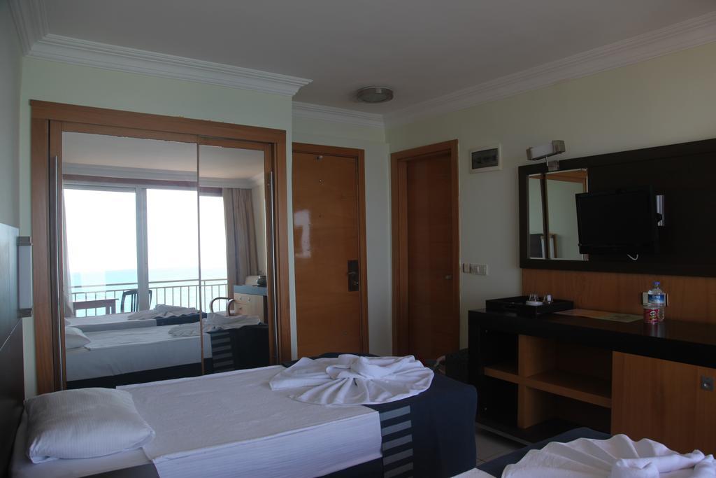 Yali Hotel Side Habitación foto